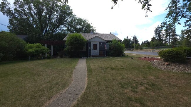 Building Photo - Beautiful Home near Cathedral District in Central Bismarck