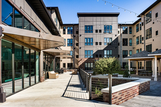 Community Courtyard - University Hills Village