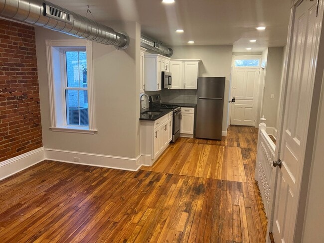 Building Photo - 710 Columbia Ave Unit 2