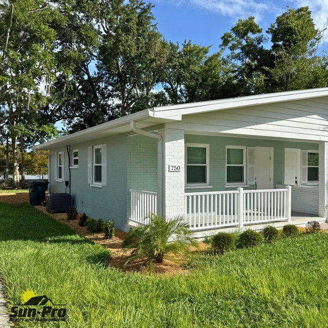 Photo - 750 Bethune St