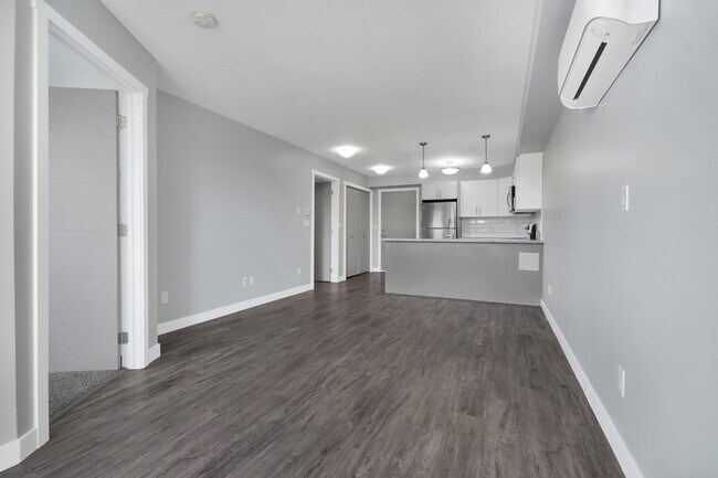 Salon - 728 Meaford Avenue