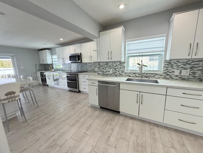 Photo - 630 SW 46th Ave