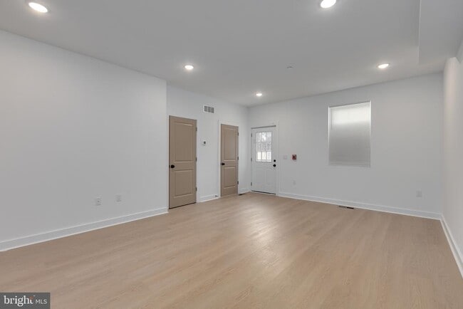 Photo - 2350 N 16th St