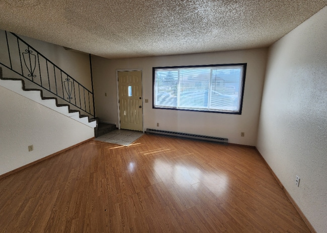 Photo - 1214 E 3rd St