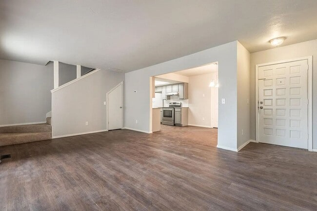 Photo - Beautiful 2BD/2.5 BTH Home Right off of NW Expressway and Shopping Areas