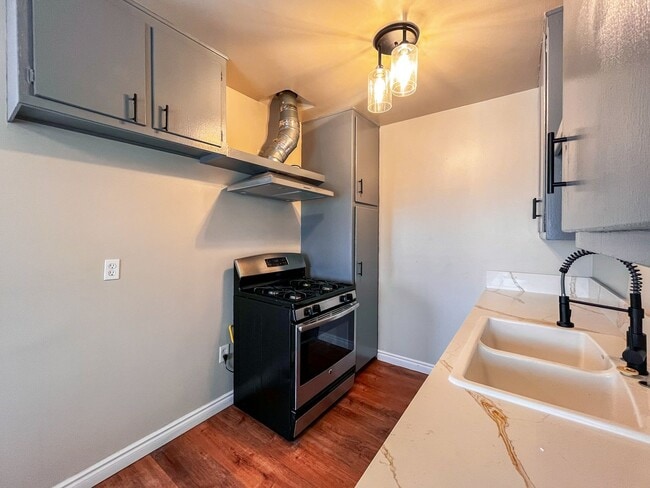 Photo - 2617 W Rosecrans Ave