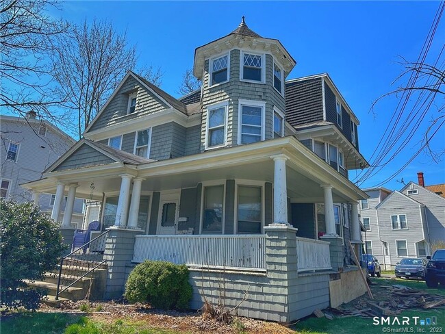 Building Photo - 207 Flax Hill Rd Unit 3