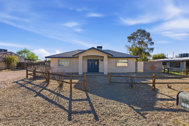 Building Photo - 1901 N Rosemont Blvd