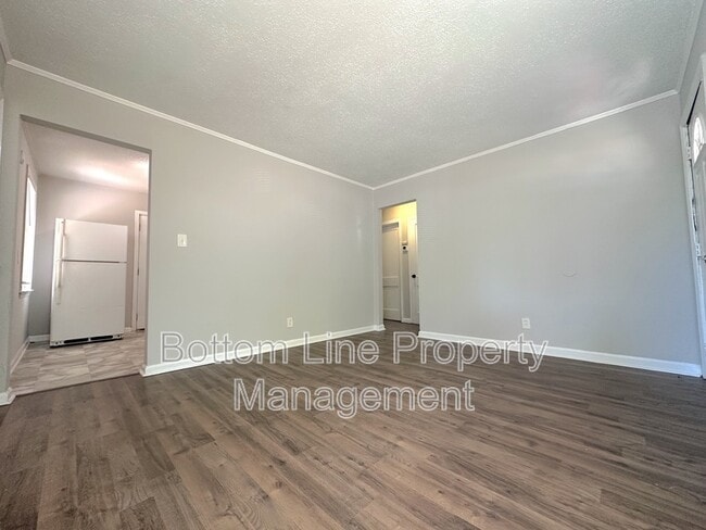 Photo - 2115 Double Oaks Rd