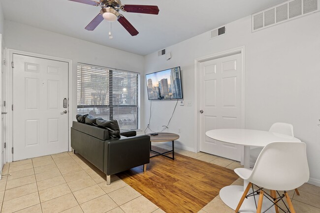 Photo - Texan Pearl Best Value in West Campus