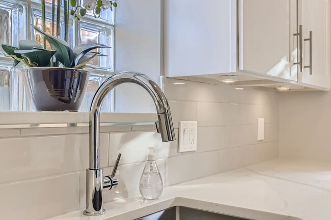 Photo - Congress Park – Beautiful High-End Studio