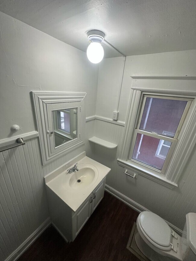 Photo - 37 Forester St Unit 37 Forester St (Upper)