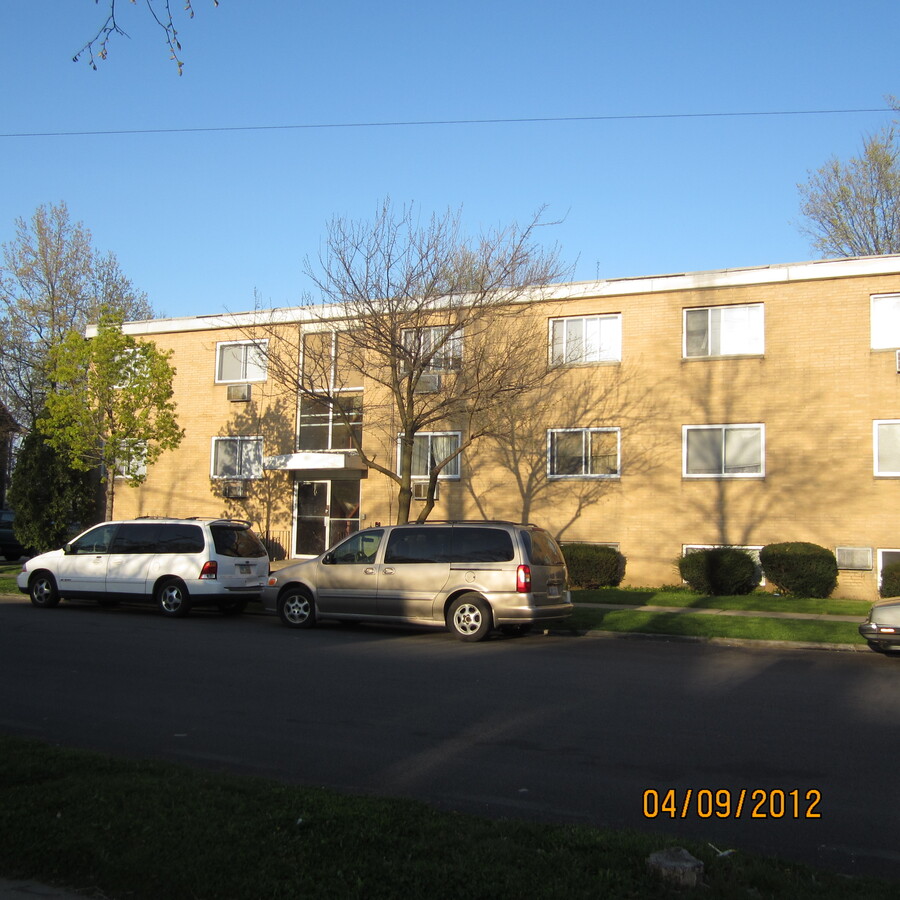 Photo - 1691 Robinwood Ave Apartments