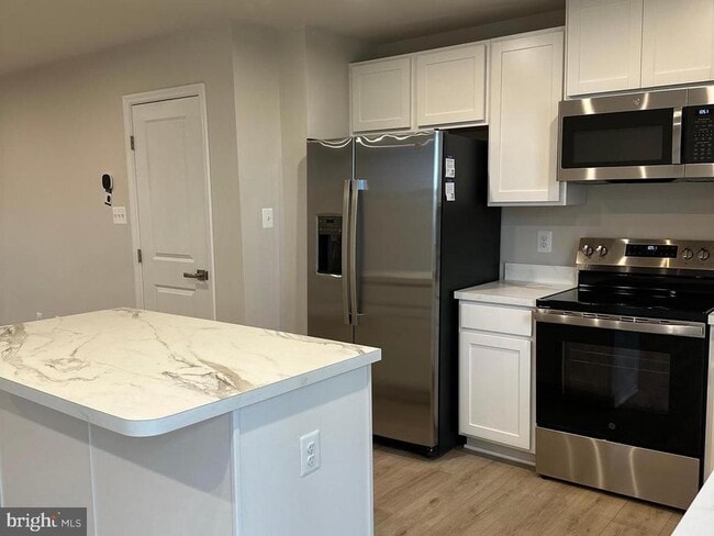 Photo - 645 Laurelwood Cir