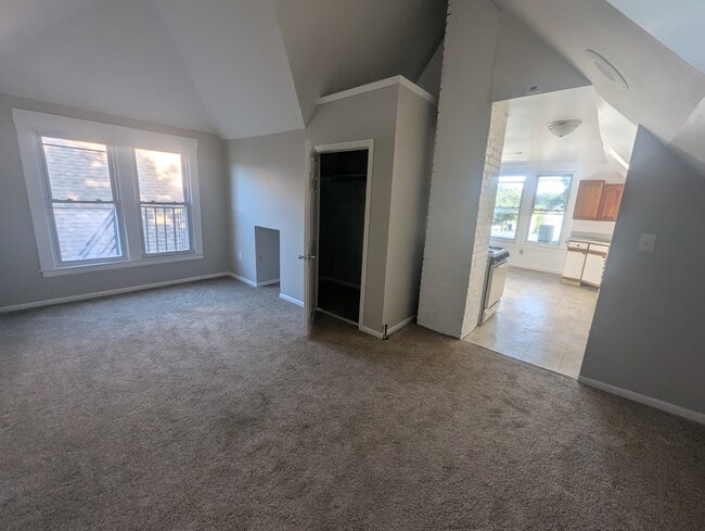 Building Photo - 30 Fox St Unit 3 Rental