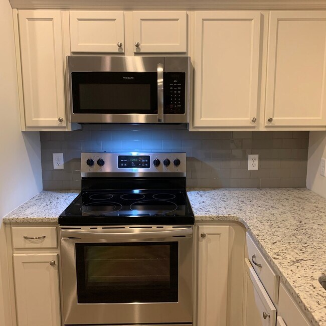 Photo - Very well maintained Townhouse