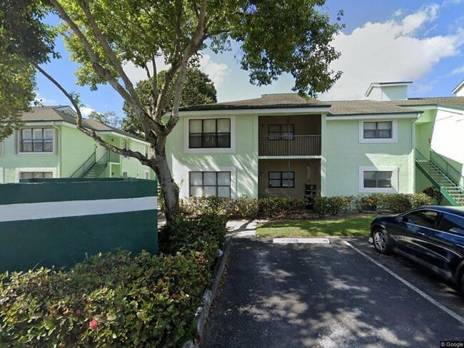 Building Photo - Great 1/1 in the Heart of Sunrise Unit 303