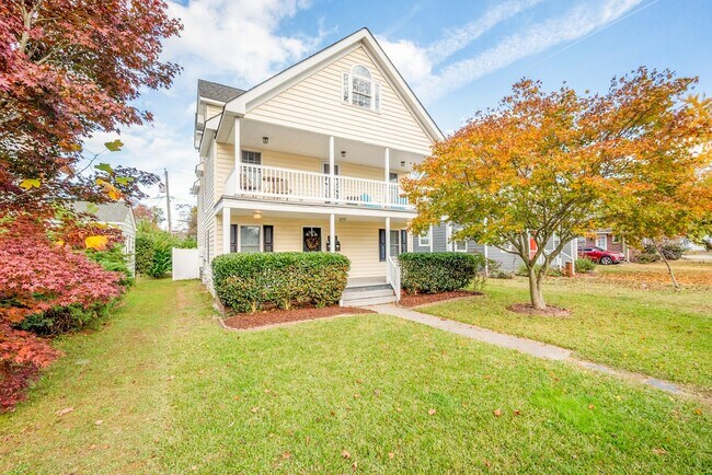 MOVE-IN READY! Quiet Neighborhood near Sho... - MOVE-IN READY! Quiet Neighborhood near Sho... House