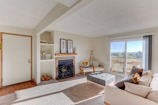 2BR 2BA - 870 SF - Americana Lakewood Apartments