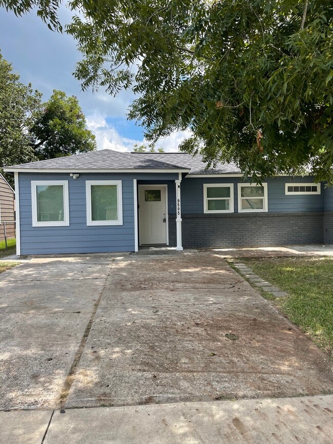 Photo - 9505 Sierra Dr