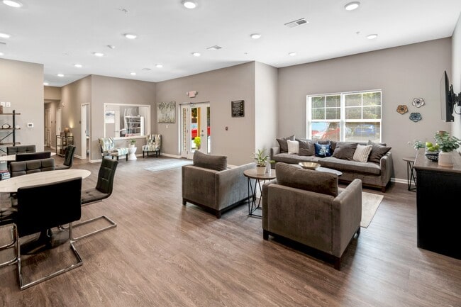 Photo - Magnolia Greene