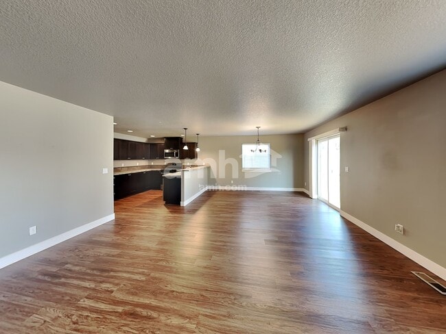 Photo - 480 Tulip Ave