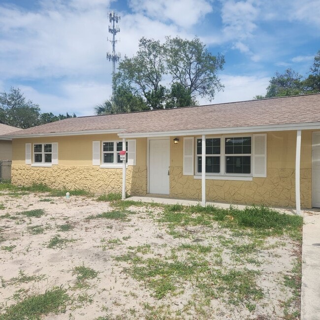 Building Photo - 3 bedroom 1.5 bath