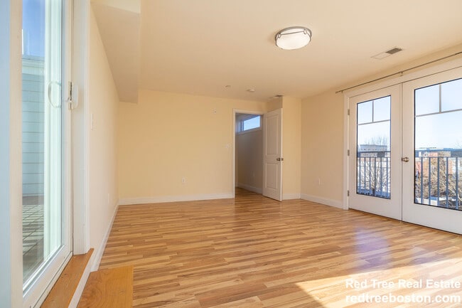 72 London St Unit 3R