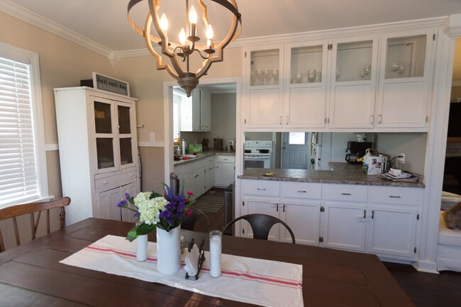 Photo - 3 Br home minutes away from campus!