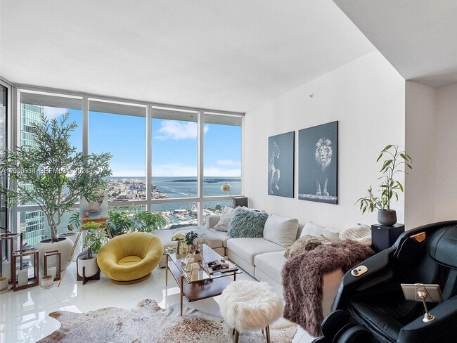 Photo - 851 NE 1st Ave Unidad 4109