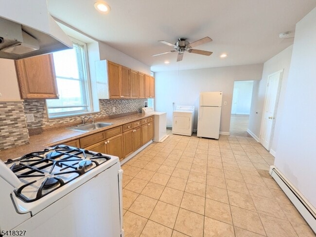 Photo - 239 Union Blvd