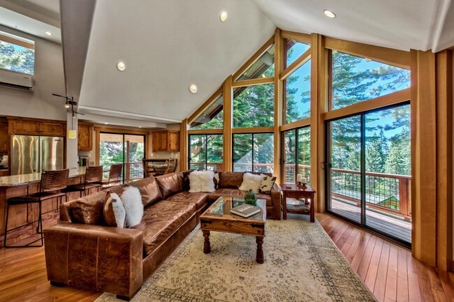 Photo - Gorgeous Lakeview! Pet Friendly w a Garage & AC!