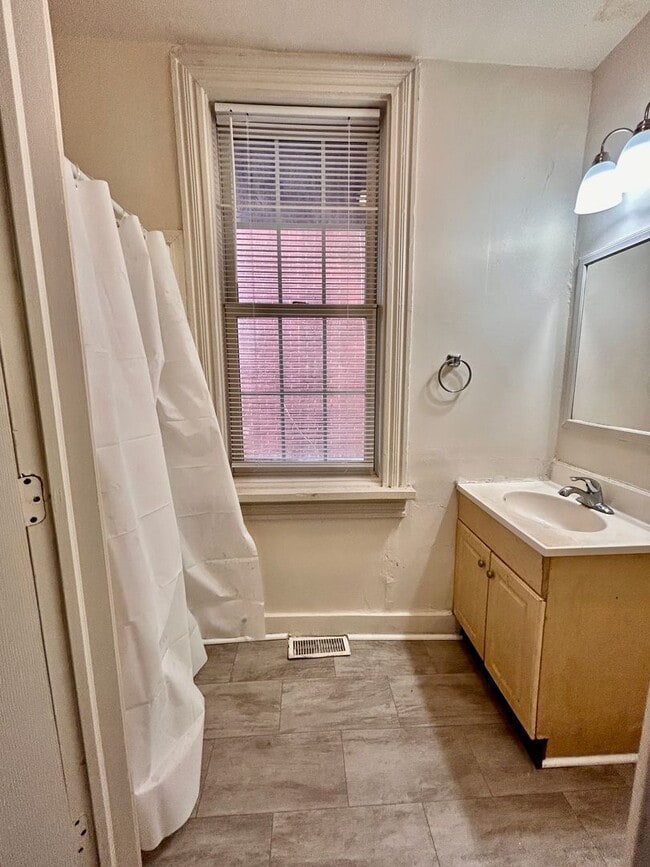 Photo - 644 E Chestnut St Unidad Apt 1