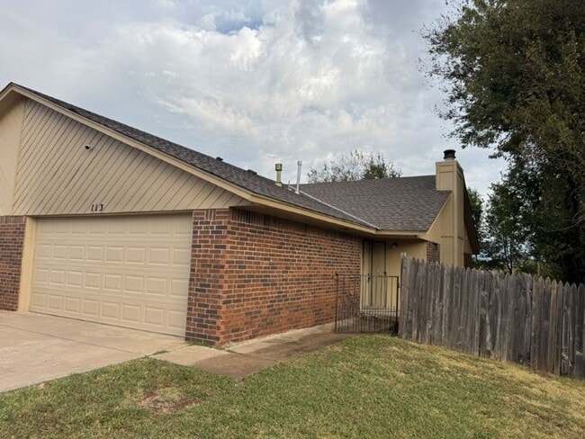 Building Photo - completely remodeled 2 bed, 2 bath with a ...