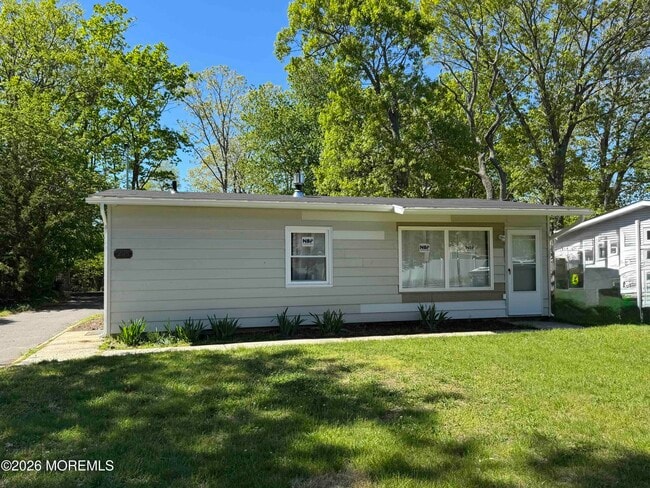 Photo - 208 Shore Blvd