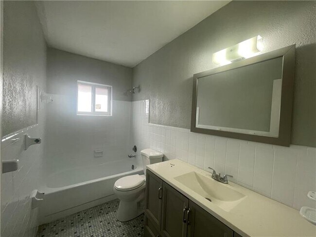 Photo - 7902 NW 70th Ct