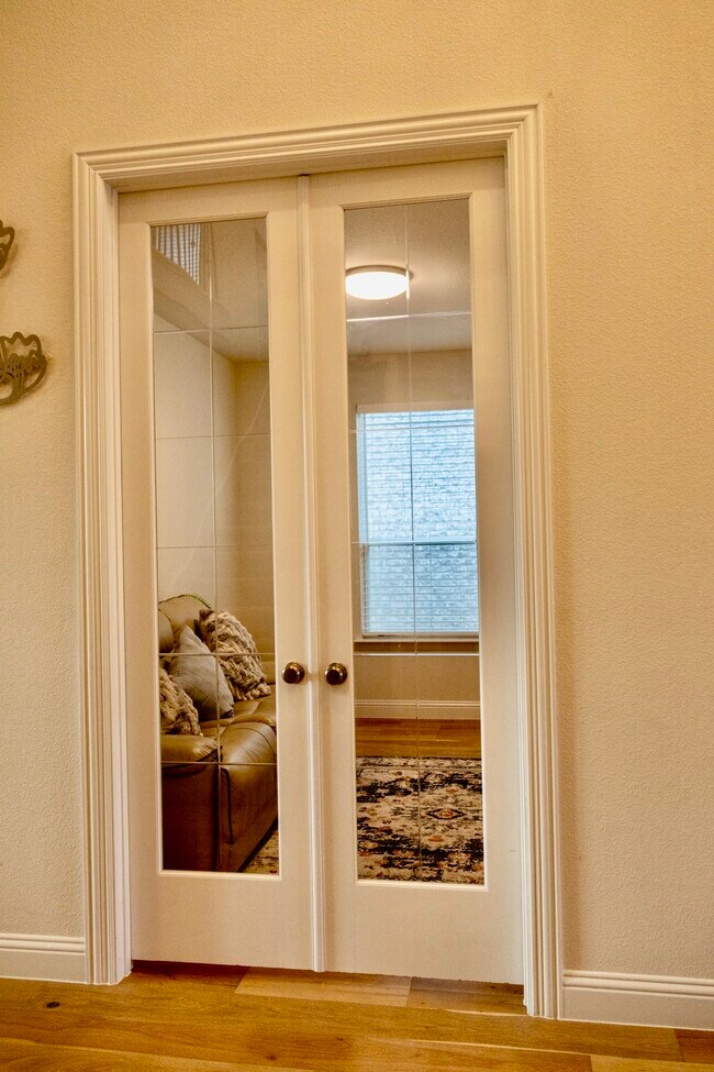 Photo - 1725 Friendship Ln