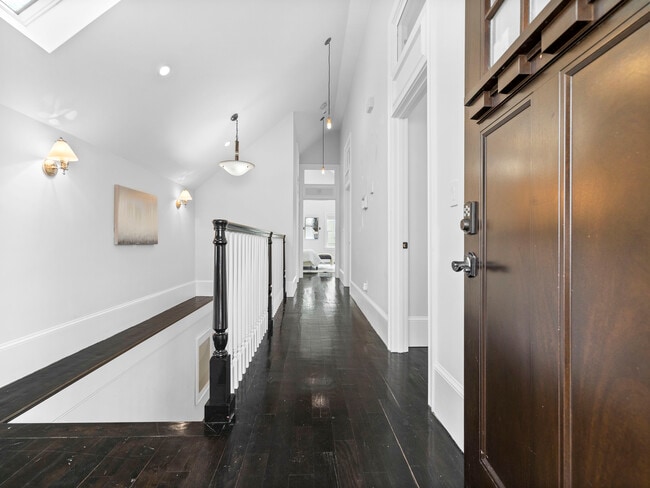 Photo - 131 Centre St