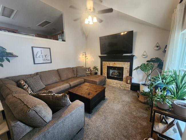 Photo - 828 SW Highland Ave