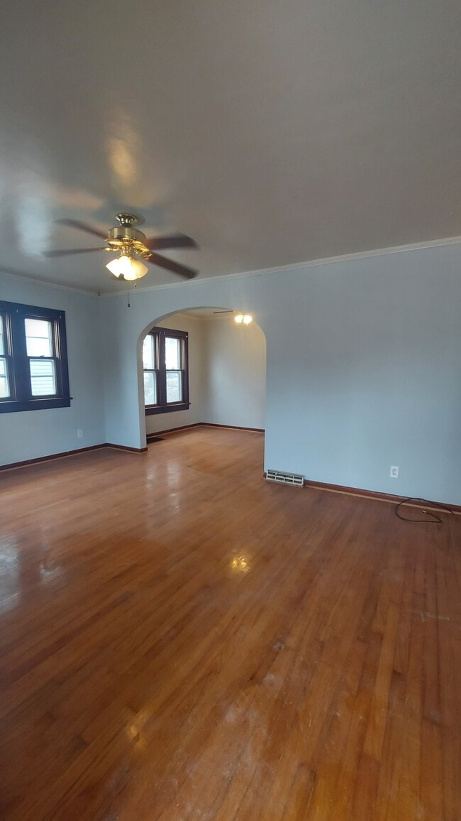 Photo - 1030 Bond St