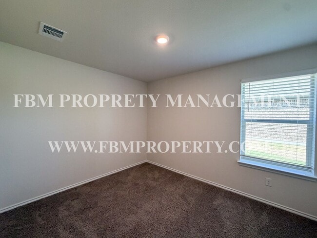 Photo - 369 Thoroughbred St