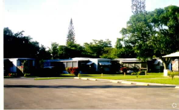 Whispering Pines - Whispering Pines Apartments