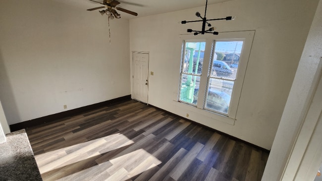 Building Photo - 815 G St Rental