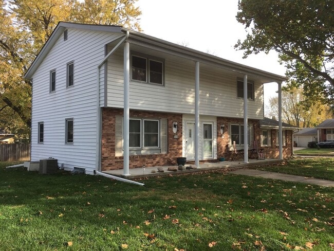 Building Photo - Updated 2BR/1.5BA with garage, lawn care included