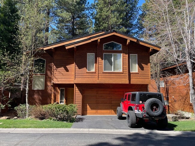 Building Photo - Low Elevation Home