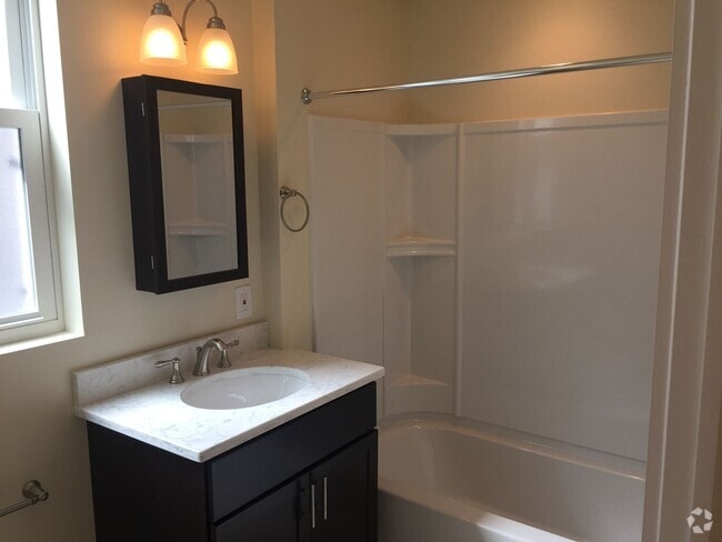 Building Photo - 901-903 E Center St Unit 903-A E Center St  (Upper rear) Rental