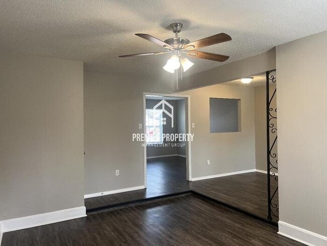 Photo - 6313 Leamont Dr