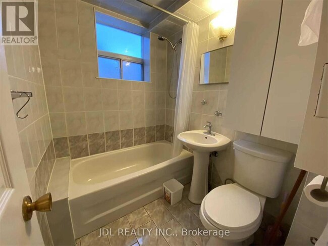 Photo - 857 Westlock Rd
