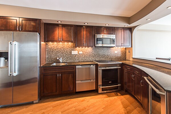300 N State St Unit 3334