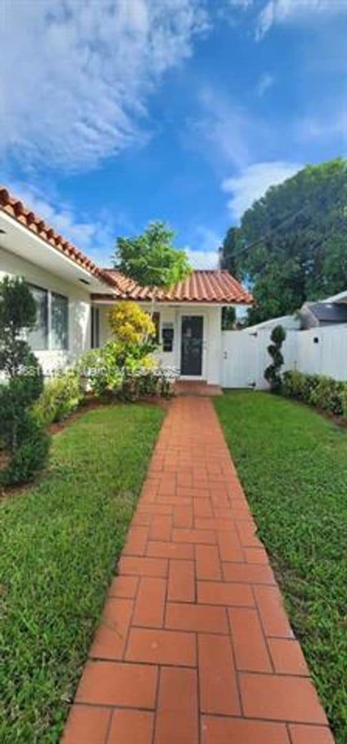 Photo - 1828 NW 4th St Unidad 1828 NW 4th St  1828